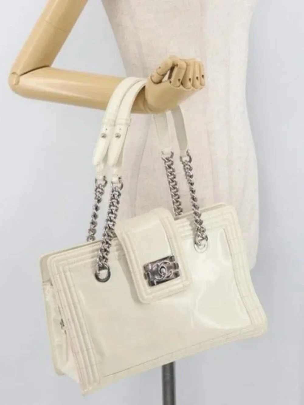 CHANEL Chain Boy Chanel Bag Patent leather White Silver CC Auth YKZ1054A